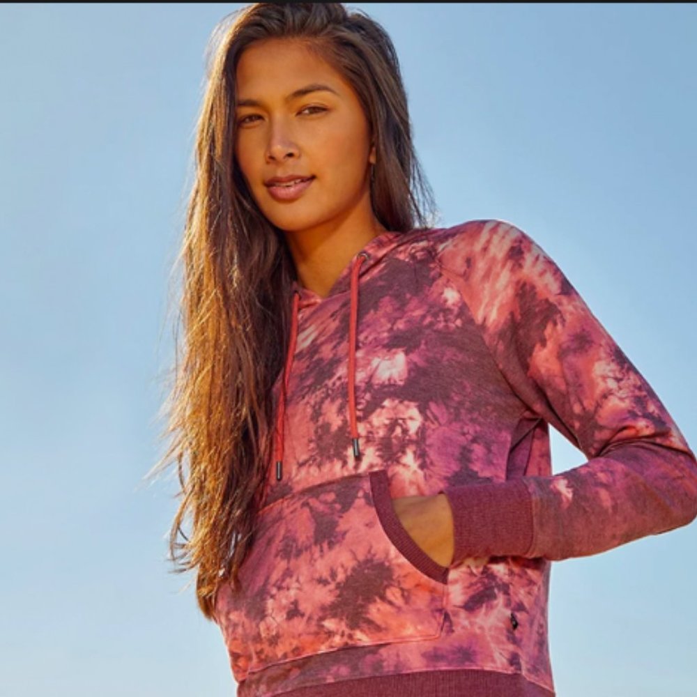 Jessica Simpson After the Storm 2pc tie dye active wear set